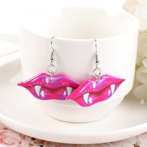 Vampy lips earrings